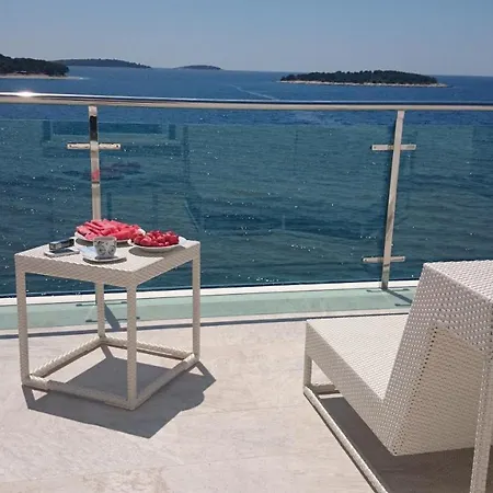 Toni Sea View