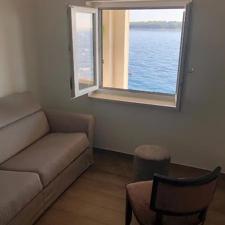 Toni Sea View Aparthotel 4*