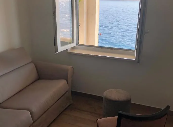 Toni Sea View Lägenhetshotell 4*